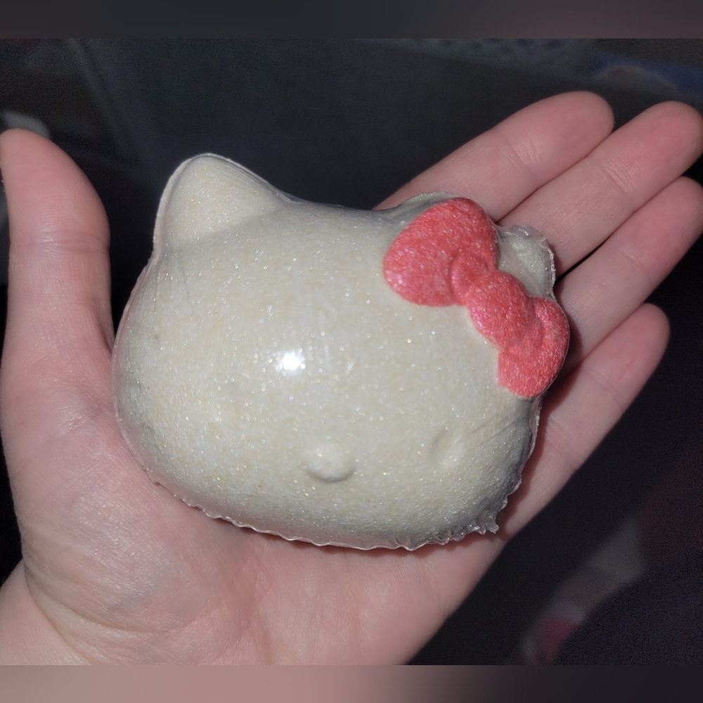 Hello Kitty Bath Bomb - White and Pink Shimmer. NEW! The Creme Shop.